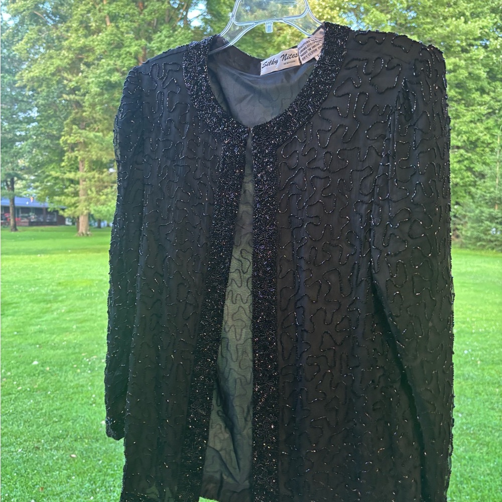 Elegant Black Blazer with Textured Fabric and V-Neckline